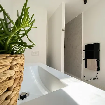 Center In Quiet Street & Airco Apartment Antwerpen